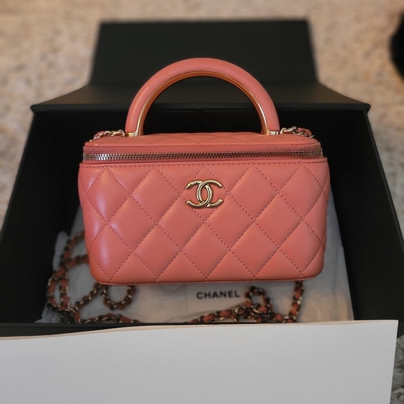 ❌SOLD❌Chanel Pink Small Vanity - Picture 10 of 15